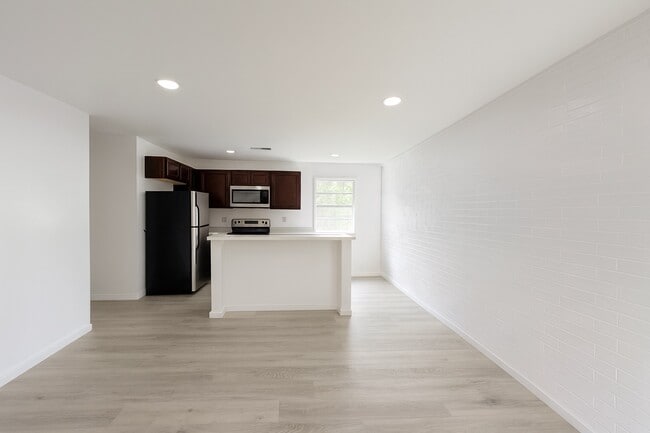 Building Photo - 2405 Mastin Lk Rd NW
