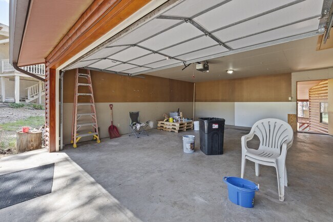 Building Photo - 103 E Miller Ct