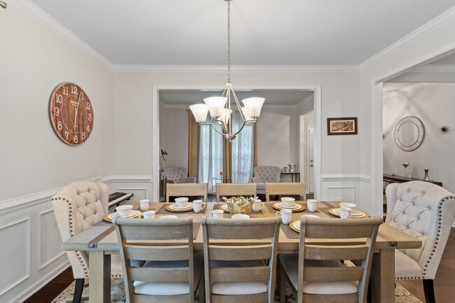 Building Photo - Luxurious 4 bedroom home in Jordan Pointe!