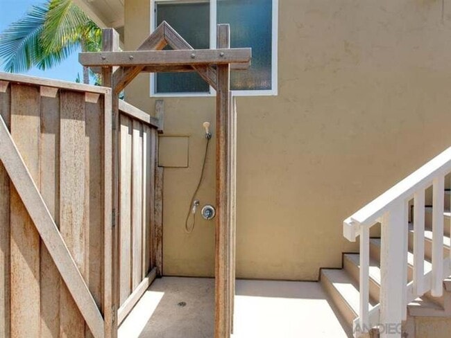 Building Photo - 4810 Refugio Ave
