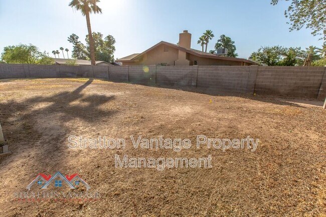 Building Photo - 704 E La Jolla Dr