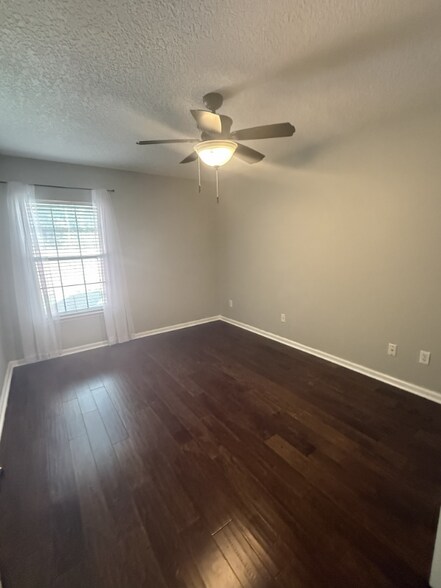 Building Photo - 3867 Chapelgate Rd