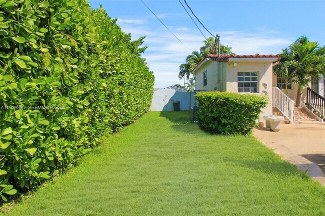 Building Photo - 8230 SW 30th St