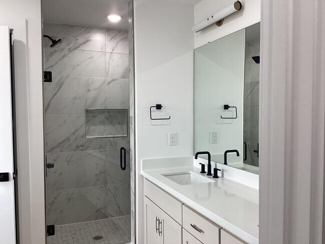 Building Photo - 601 Cata Dr