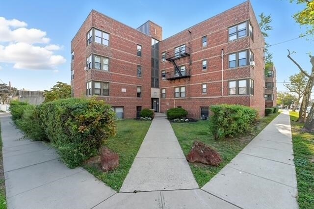 Building Photo - 67 W 48th St