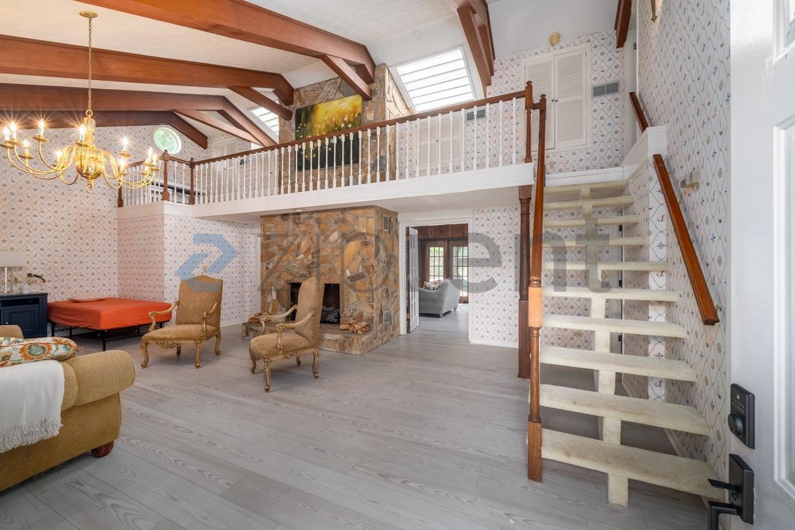 Building Photo - 615 Pinecrest Dr