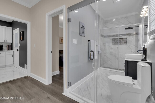 Building Photo - 11 E 43rd St