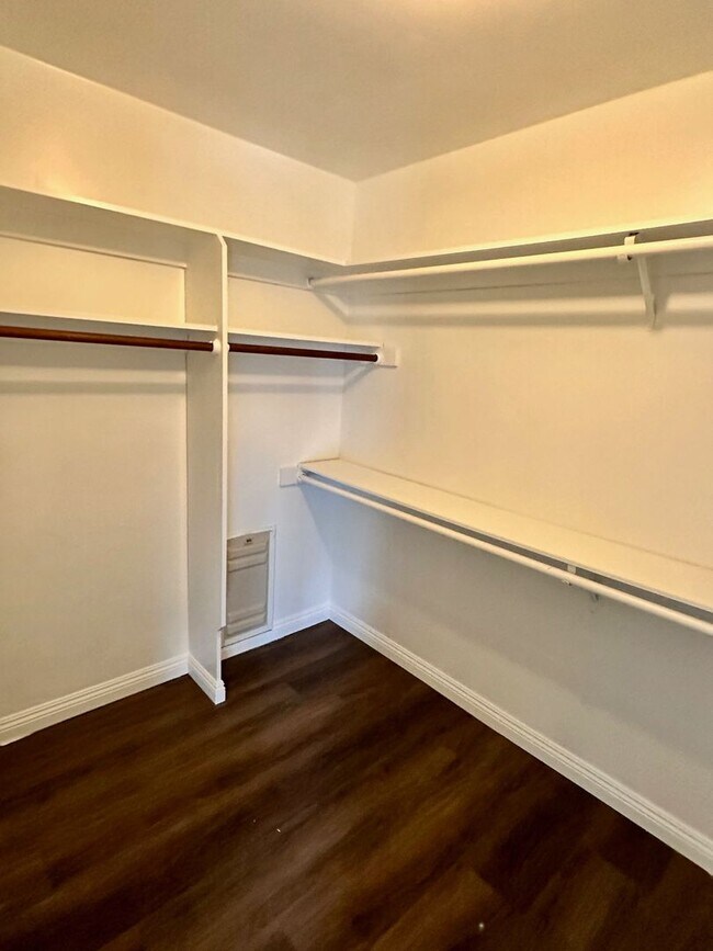 Building Photo - 9913 Spring Oak Dr