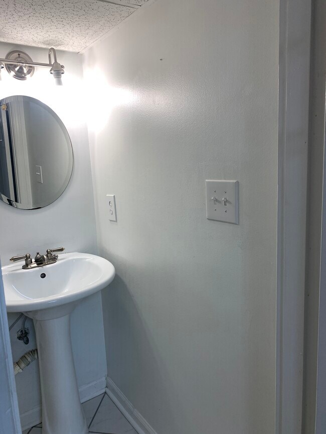 Building Photo - 1714 S Johnson Ferry Rd NE