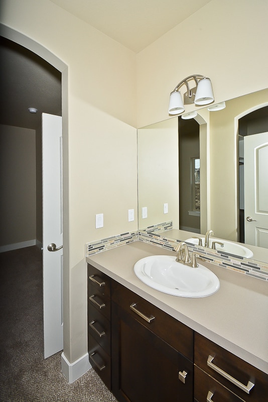 Building Photo - 4 Bedrooms 2.5 Bathrooms in Meridian