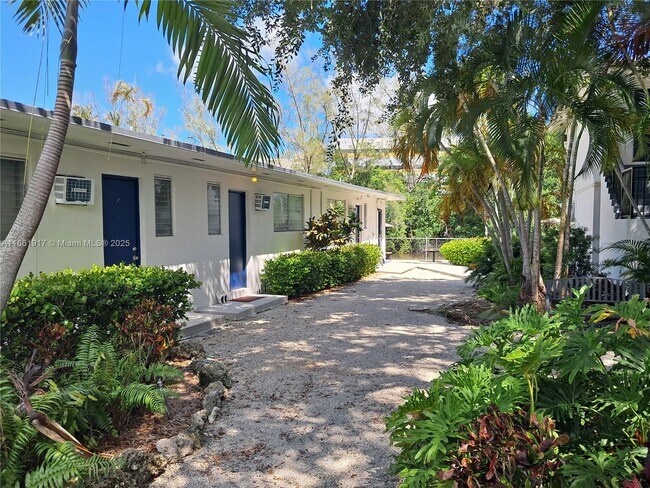 Building Photo - 13025 Emerald Dr