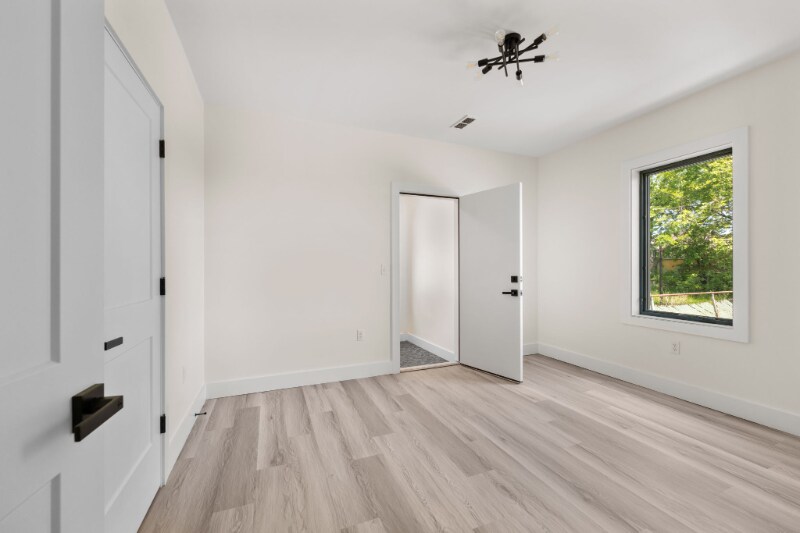 Building Photo - 1295 Holmden Ave
