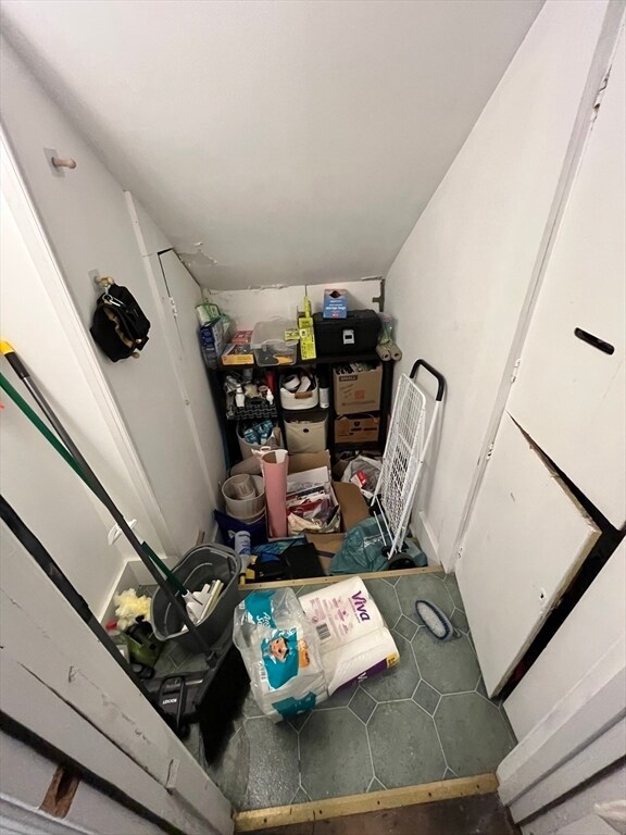 Building Photo - 554 E Broadway