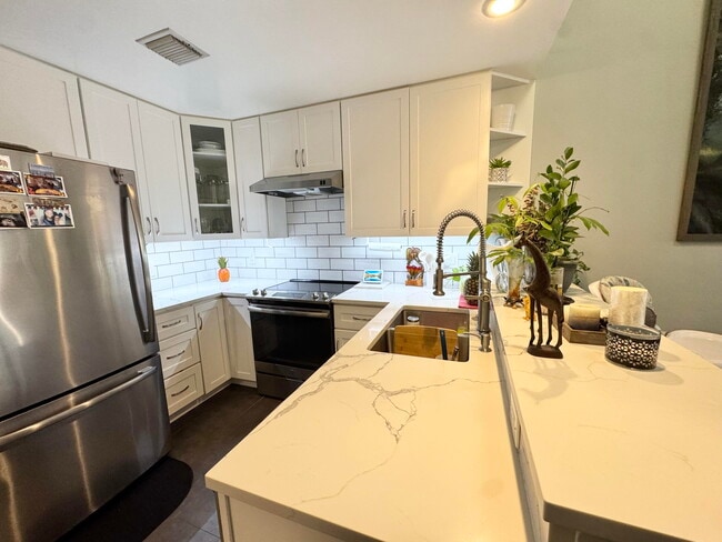 Building Photo - 7174 Sportsman Dr