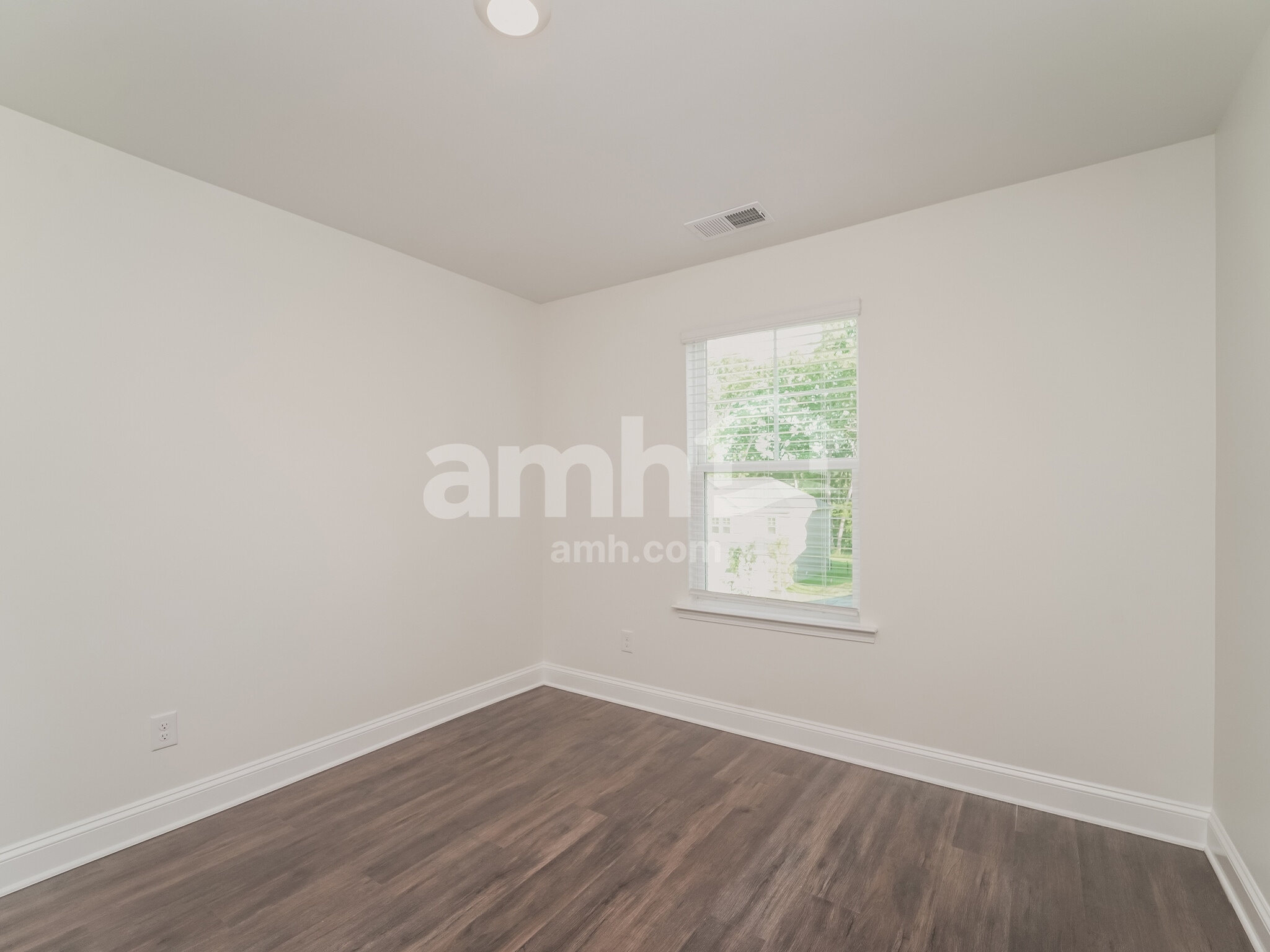 Building Photo - 637 Rivermist Dr