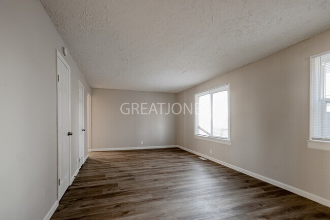 Building Photo - 711 S Keystone Ave
