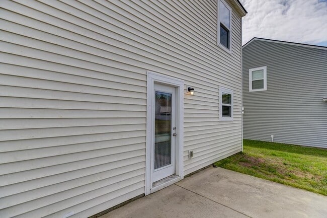 Building Photo - 5700 Redgum Dr