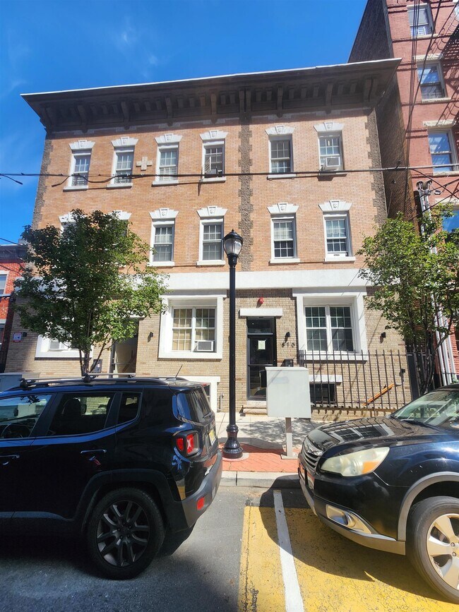 Building Photo - 810 22nd St