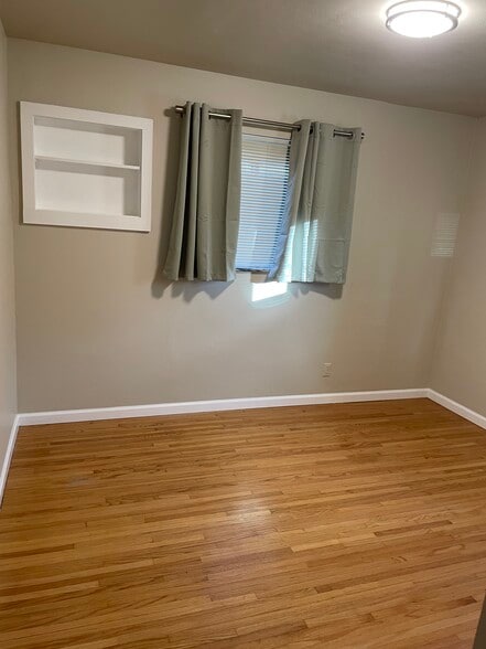 Building Photo - 1231 Elm Dr