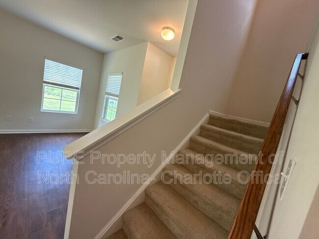 Building Photo - 613 Oak Forest Lane