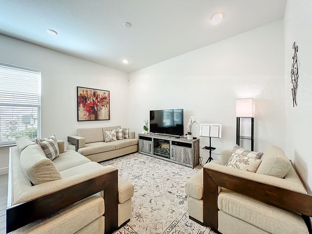 Building Photo - 6423 Cyrils Dr