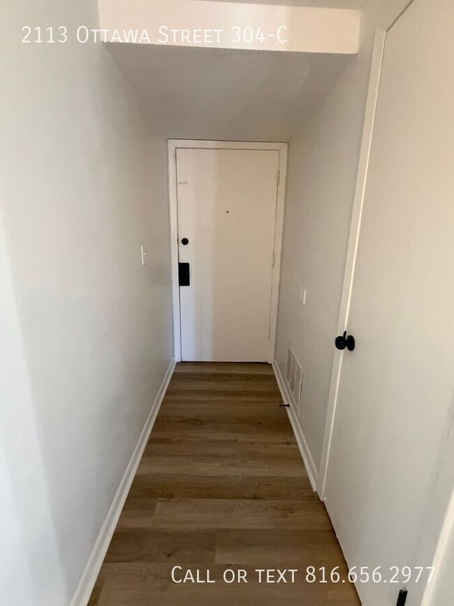 Building Photo - 2113 Ottawa St