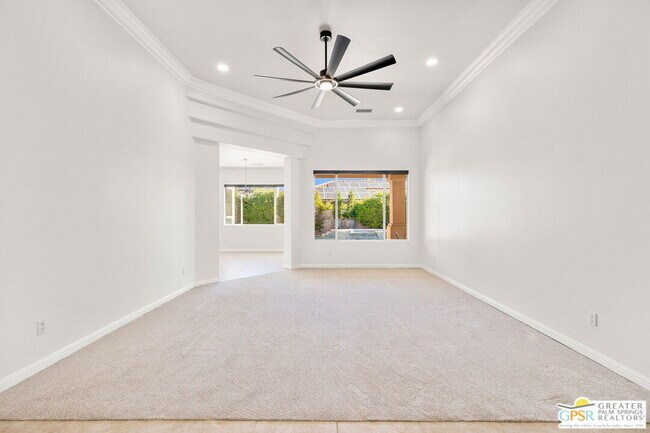 Building Photo - 4 Hillcrest Dr