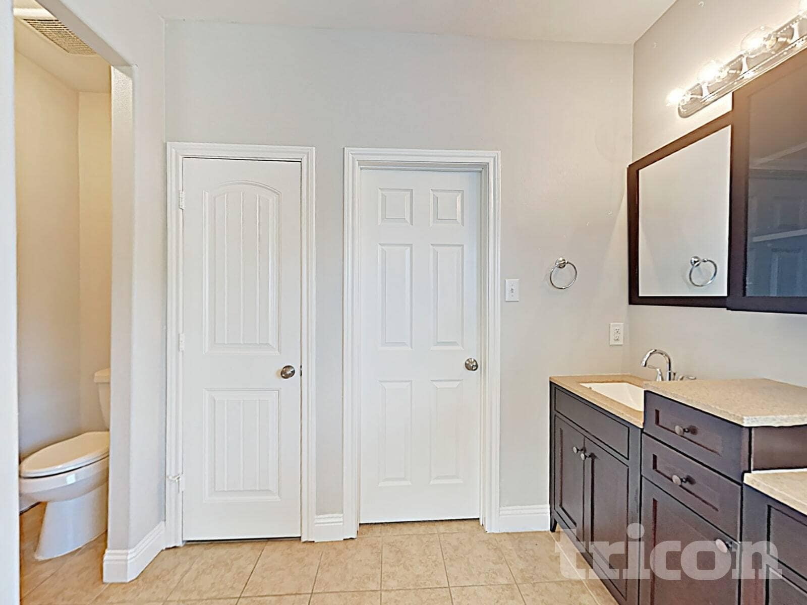 Building Photo - 1002 Woodcrest Dr