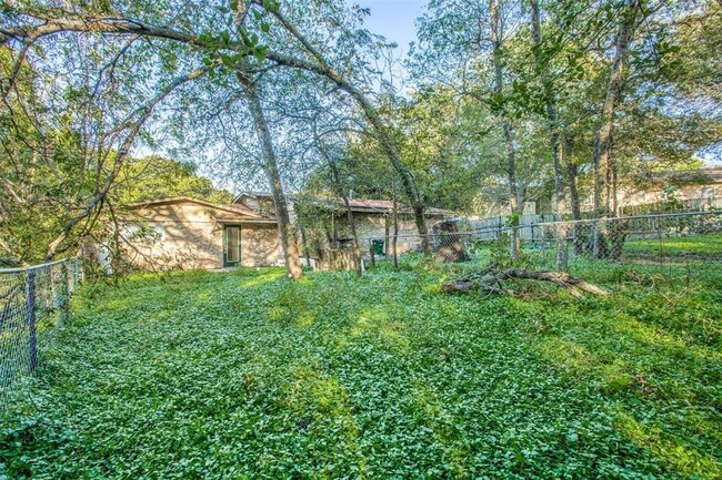 Building Photo - 607 Thrush Ave