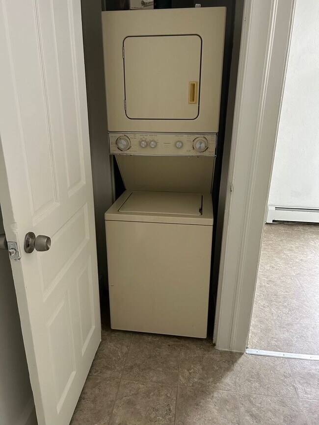 Building Photo - 24 N East St