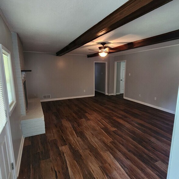 Building Photo - 4765 Covington Pike