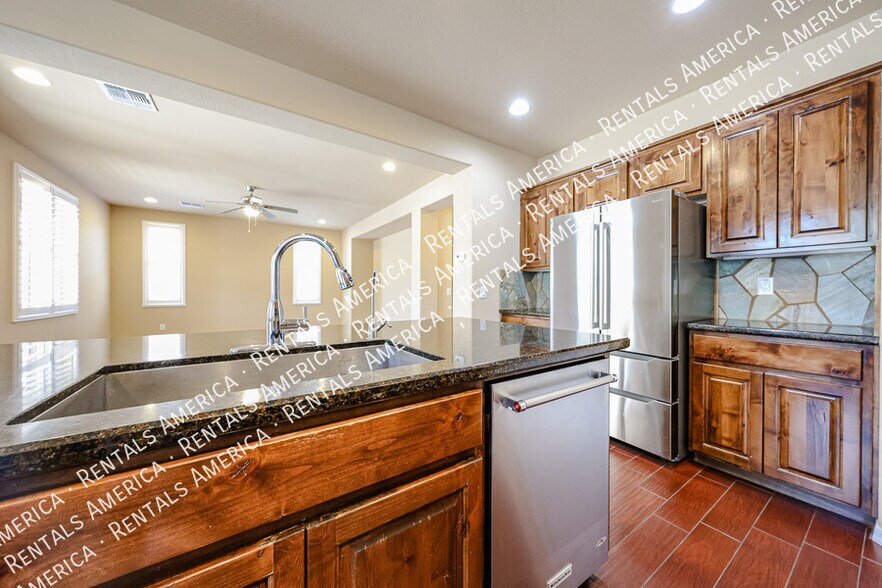 Building Photo - 3575 S Jasmine Dr