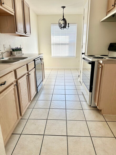 Building Photo - 7217 Ashbourne Way