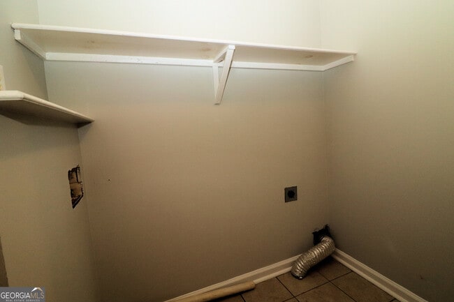 Building Photo - 18 Southwind Dr