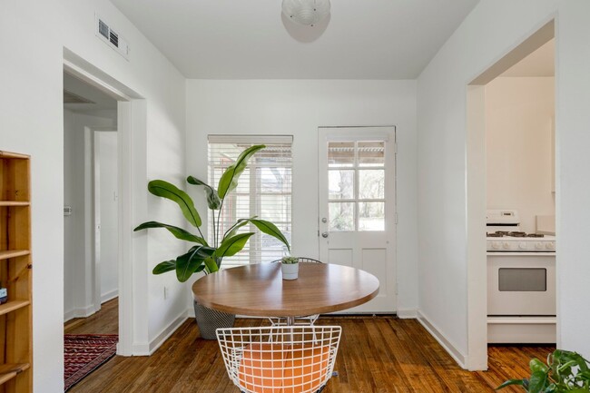 Building Photo - J07