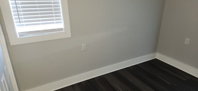 Building Photo - 1204 S 18th St