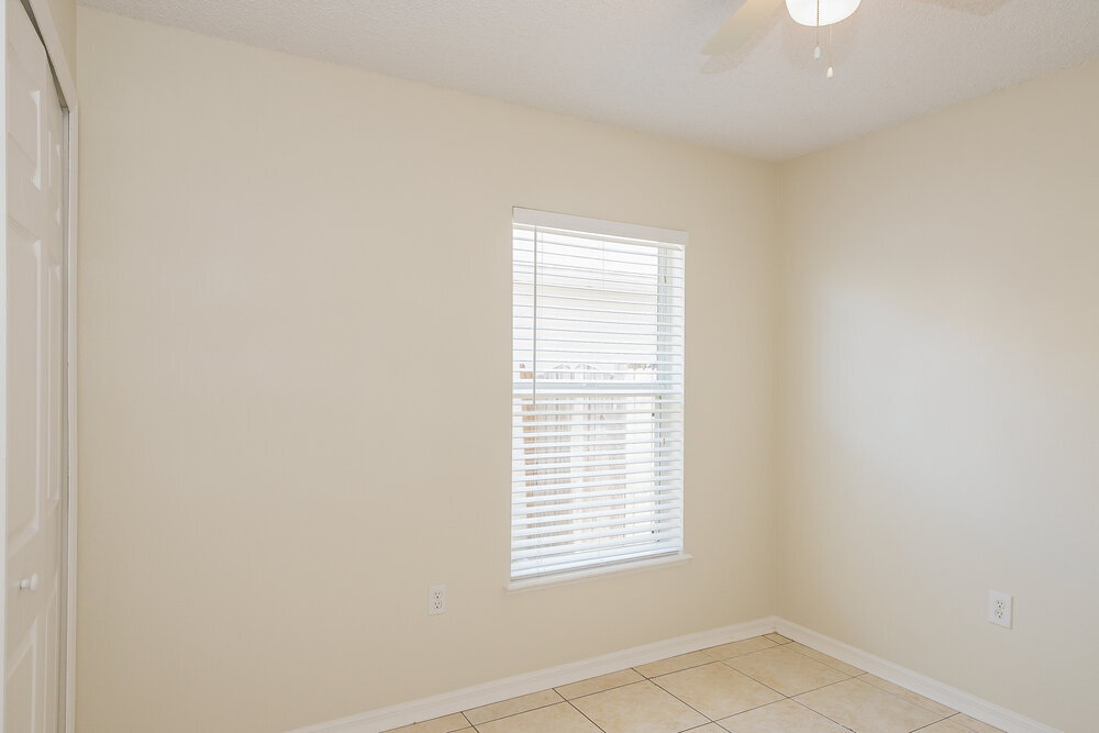 Building Photo - 8376 Oak Crossing Dr W