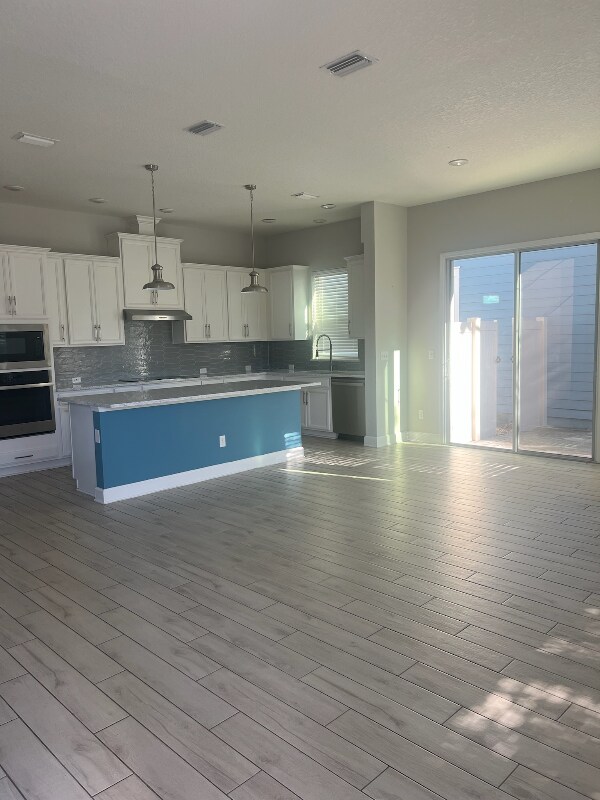 Building Photo - 7400 Beach Walk Pl