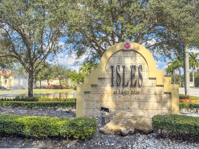 Building Photo - 731 Vista Isles Dr