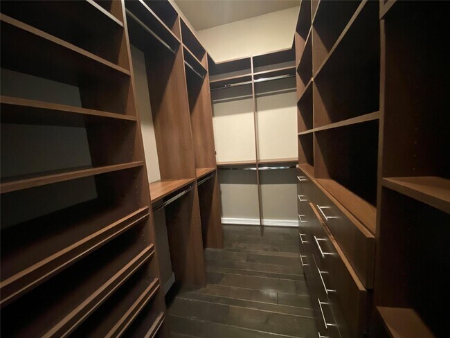 Building Photo - 2911 S Saddlebrook Ln