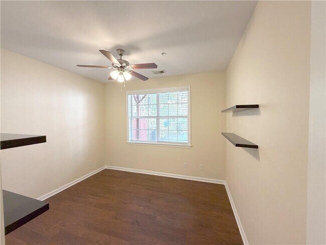 Building Photo - 4680 Creekside Villas Way