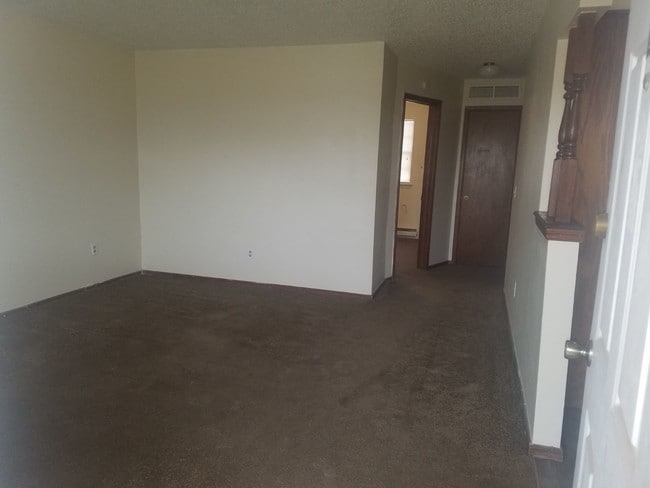 Building Photo - Southridge Manor Apartments West