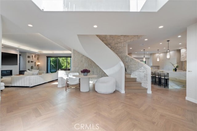 Building Photo - 17437 Oak Creek Ct