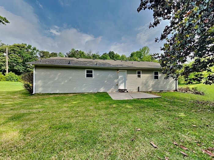 Building Photo - 2784 Warren Rd