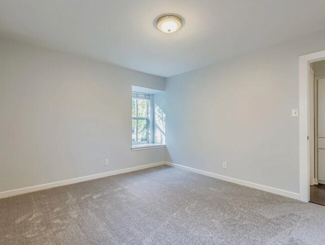 Building Photo - 5402 Chevy Cir