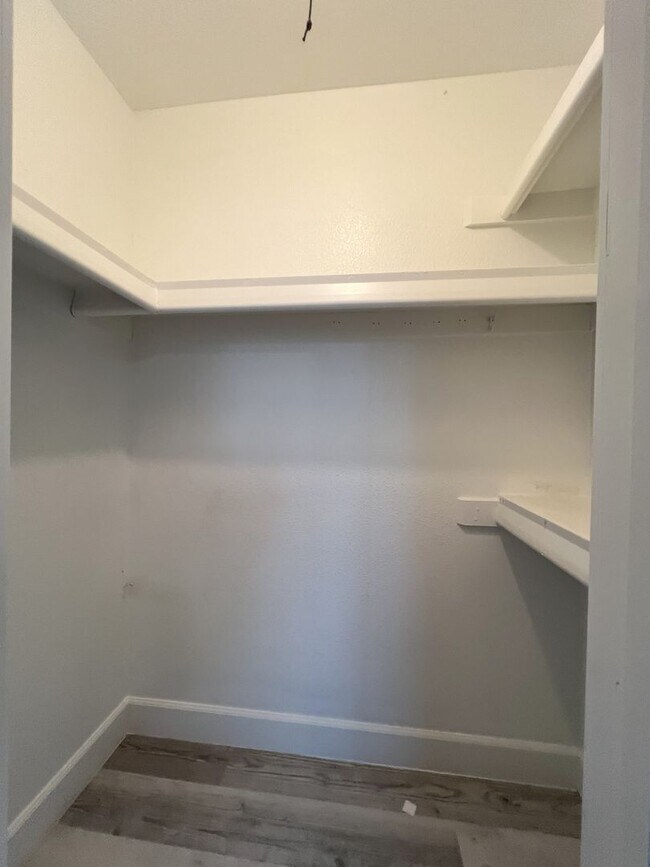 Building Photo - REMODELED 3 BEDROOM PLUS BONUS ROOM/BEDROOM. GREAT BACKYARD