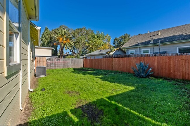 Building Photo - Welcoming 3-Bedroom, 1-Bath Single-Family Home