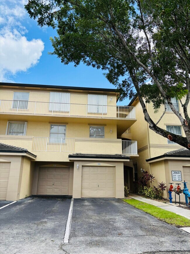 Building Photo - 2060 Greenview Shores Blvd
