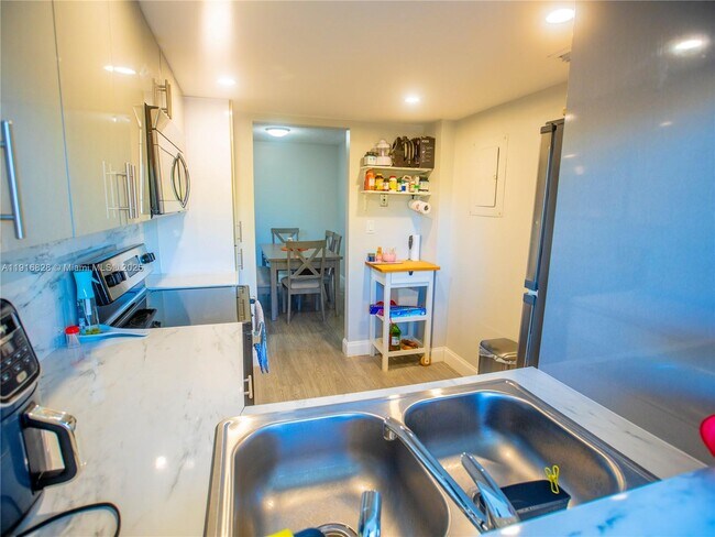 Building Photo - 9400 W Flagler St