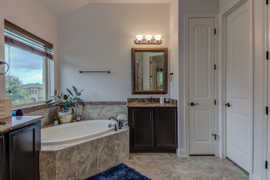 Building Photo - 308 Enchanted Hilltop Way